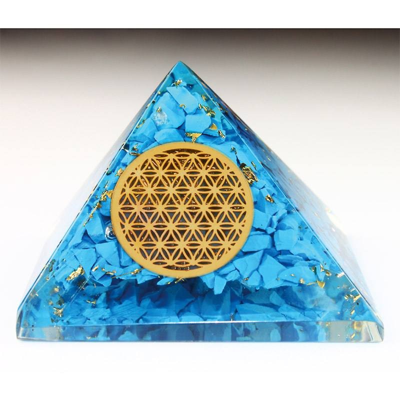 Orgon Flow Pyramide Türkis mit goldenen Splittern und Blume des Lebens gold voll gefüllt