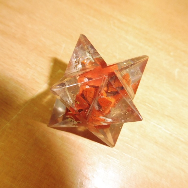 Roter Jaspis Orgon Merkaba mit goldenen Splittern 2.4cm