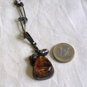Bernstein Anhänger mit Silberkette 14