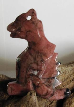 Rhodonit Dino Anhänger hoch