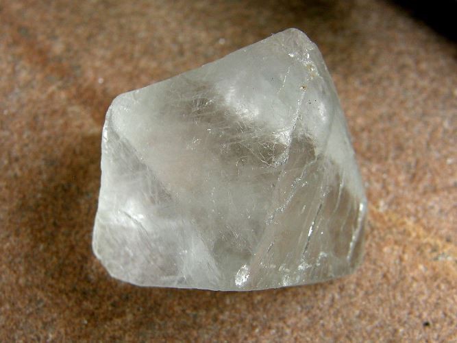 Fluorit weiss Trommelstein