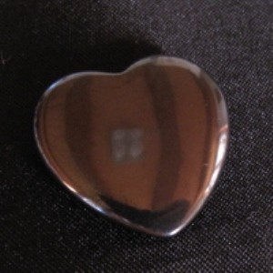 Hämatit Herz gebohrt