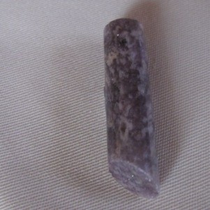 Lepidolith Anhänger Stängeli