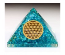 Orgon Flow Pyramide Quarz blau mit goldenen Splittern und Blume des Lebens gold voll gefüllt